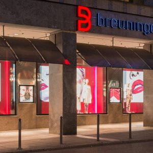 Ihr Schriftzug, Logo oder Lichtobjekt ist so einzigartig wie Ihr Unternehmen. Deshalb designen und konstruieren wir Ihr Leuchtprofil ganz individuell – abhängig von Einsatzort, Form und gewünschten Effekten.

Für das perfekte Ergebnis kombinieren wir unterschiedliche Konstruktionsformen, Materialien, Befestigungsmöglichkeiten und Leuchtmitteln. Als Lichtquellen setzen wir vor allem Leuchtstoffröhren und Leuchtioden (LED) ein. Letztere sind besonders langlebig und vor allem für flache Baukörper von Vorteil.

Wenn Sie sich einen Überblick über die Aufbau-, Konstruktions- und Befestigungsalternativen verschaffen wollen, empfehlen wir Ihnen einen Blick auf die branchenweit einheitlichen Muster-Profile, die wir hier für Sie zusammengestellt haben. Beachten Sie, dass wir die meisten Profile nach individuellen Gegebenheiten sowohl mit Leuchtstoffröhren als auch mit LED oder weiteren Leuchtmitteln ausrüsten können.